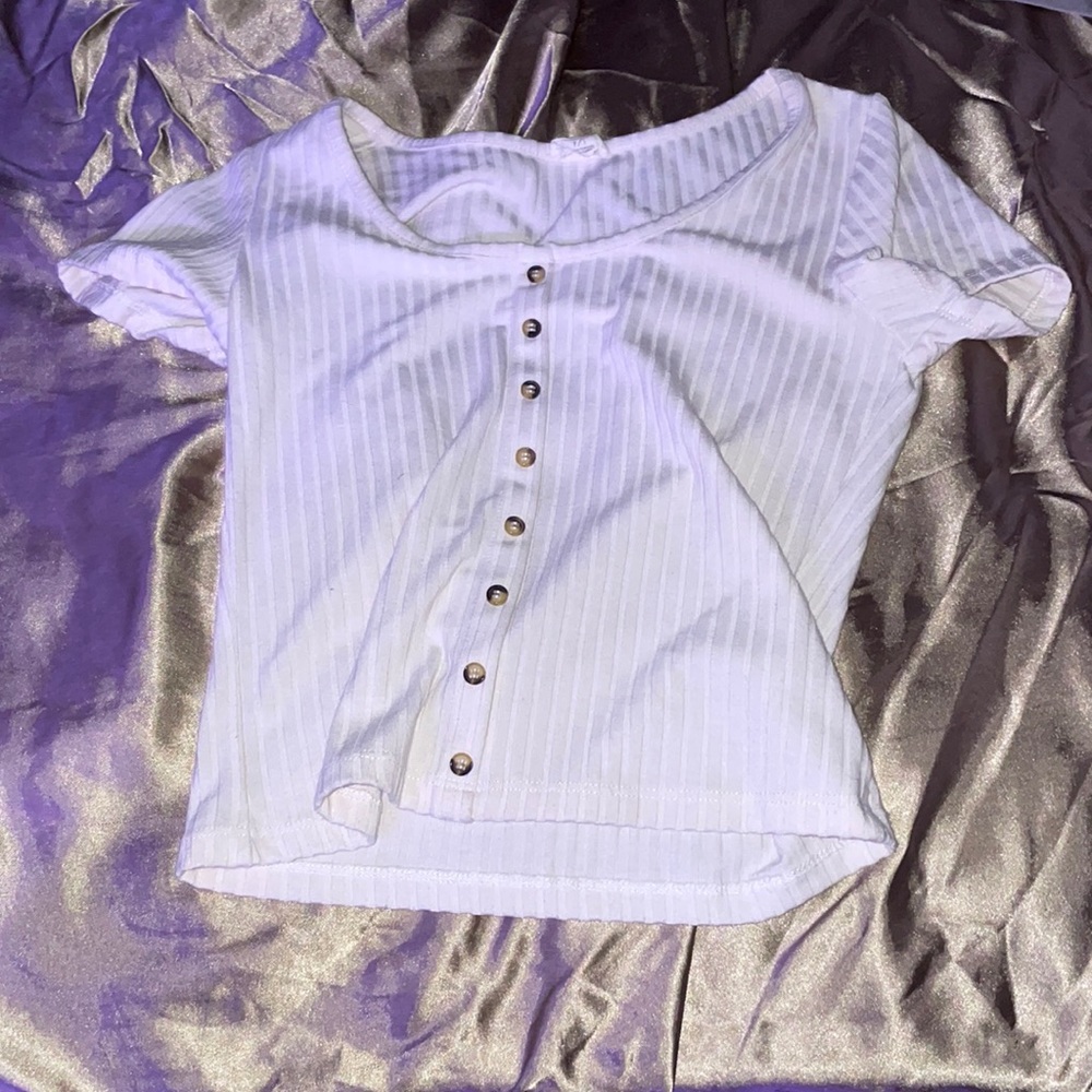 white tshirt short sleeve
